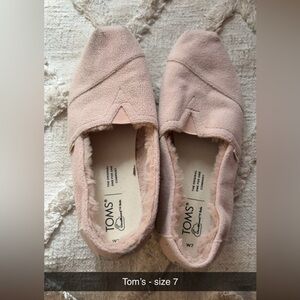 Pink fuzzy Tom’s